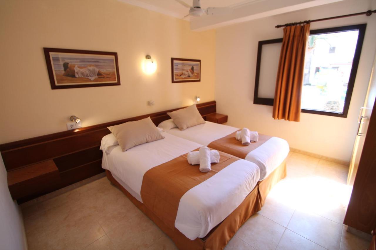 Apartaments Talayot Cala'N Blanes  Екстер'єр фото