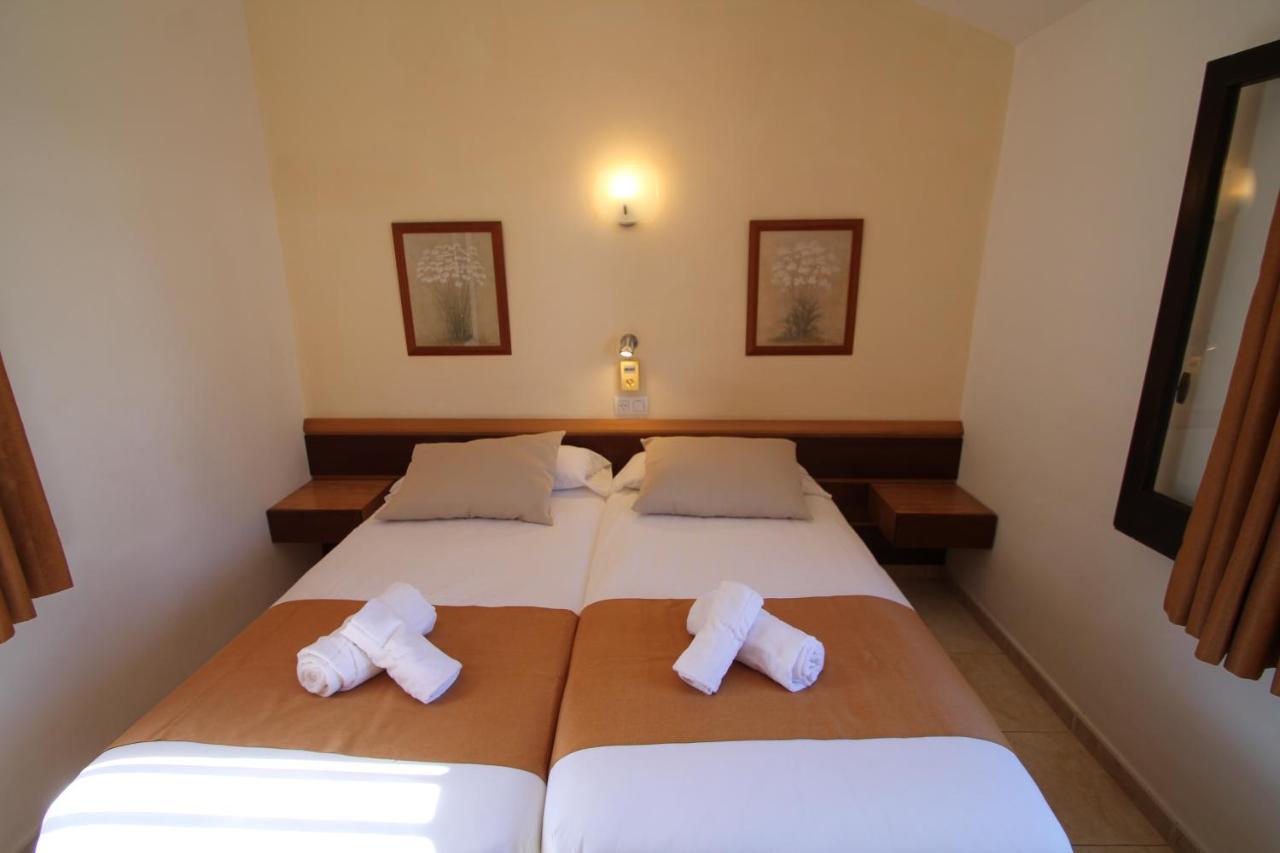 Apartaments Talayot Cala'N Blanes  Екстер'єр фото