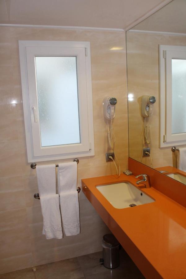 Apartaments Talayot Cala'N Blanes  Екстер'єр фото